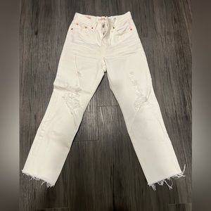 Cropped White Levi Jeans. Size 25